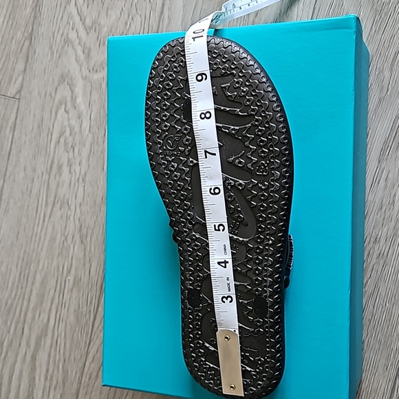 Ipanema Black Flip Flops - Picture 7 of 11